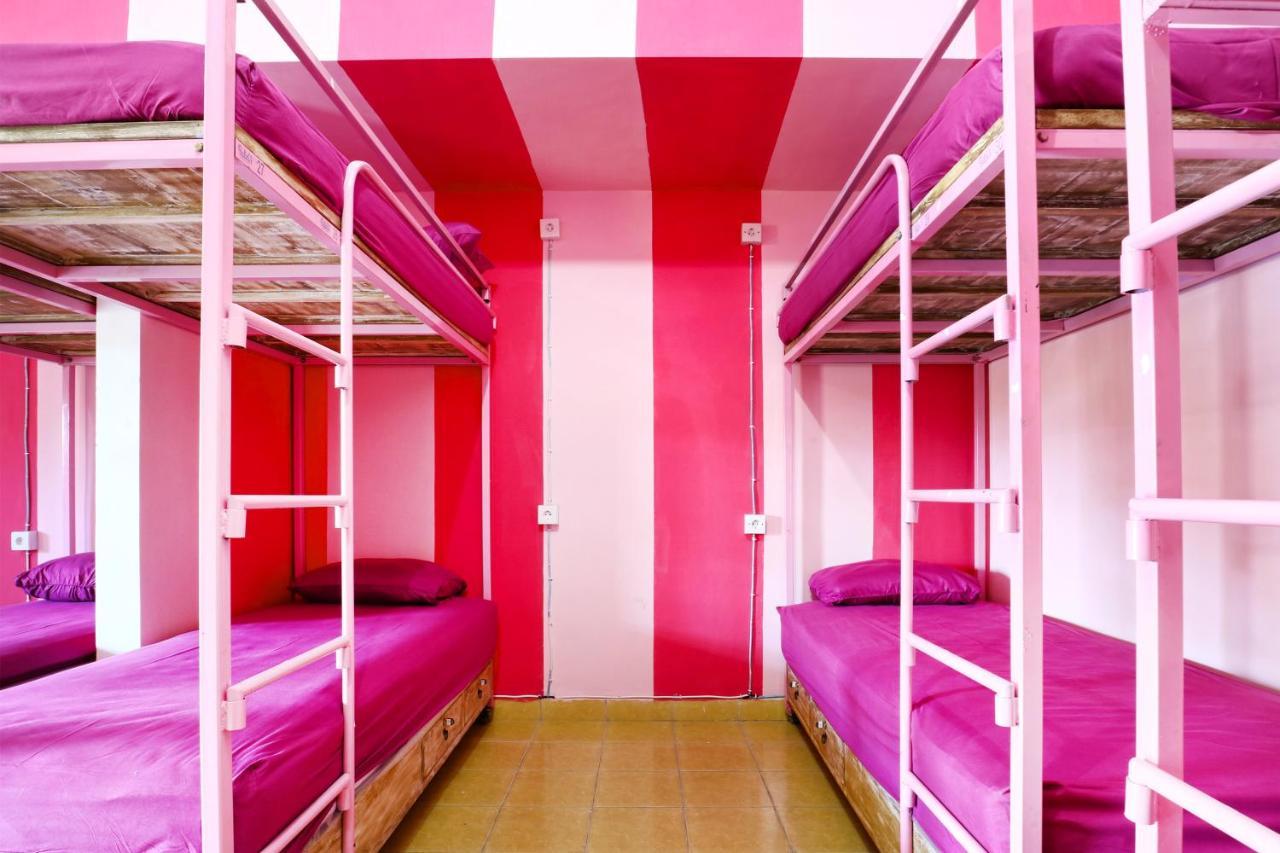 Balini 9 Hostel Denpasar  Bagian luar foto